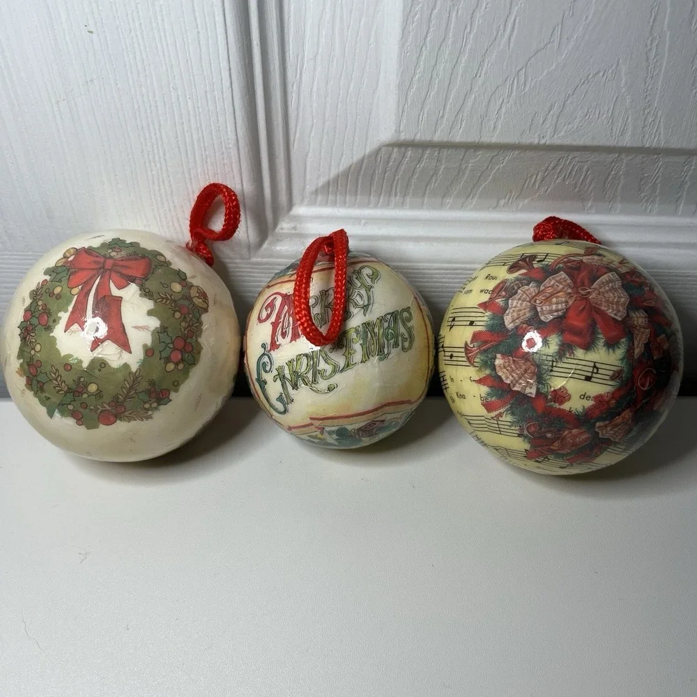 Set‎ Of 3-Vintage Paper Mache Wreath & Merry Christmas Ornaments